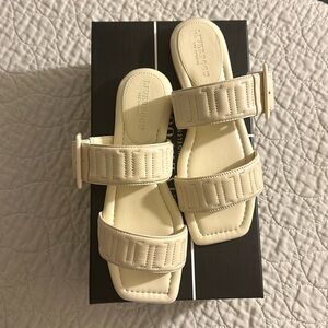 Liverpool Cream Size 6.5 NWT